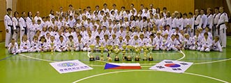 Hromadná fotografie všech členů SK Kangsim Dojang
